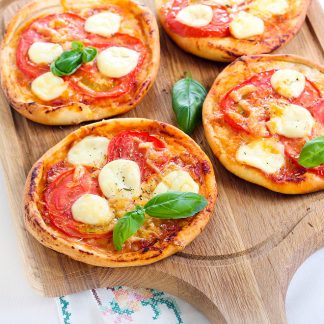 Mini pizza with mozzarella